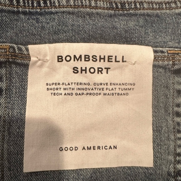 NWT Good American Bombshell short size 16
Length: 17” (longest) - Picture 5 of 7